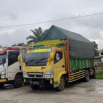 Dua truk kayu illegal yang sudah diamankan di Polres Kapuas Hulu
