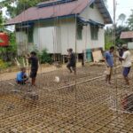 Proses pembangunan jembatan gantung Ariung Mendalam