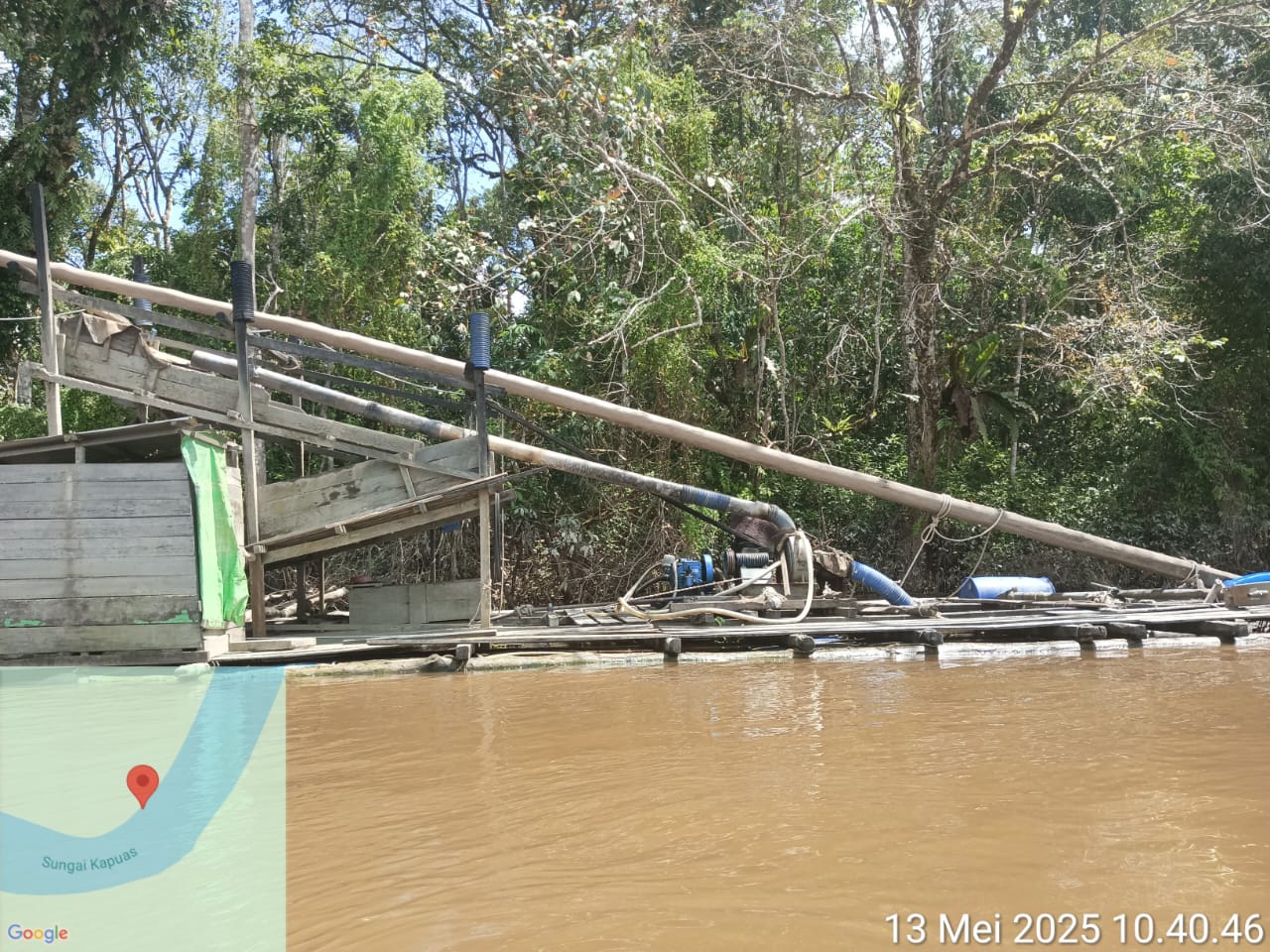 Aktivitas PETI di perairan sungai Kapuas Kecamatan Semitau ini terlihat sejumlah mesin yang sudah tidak beroperasi