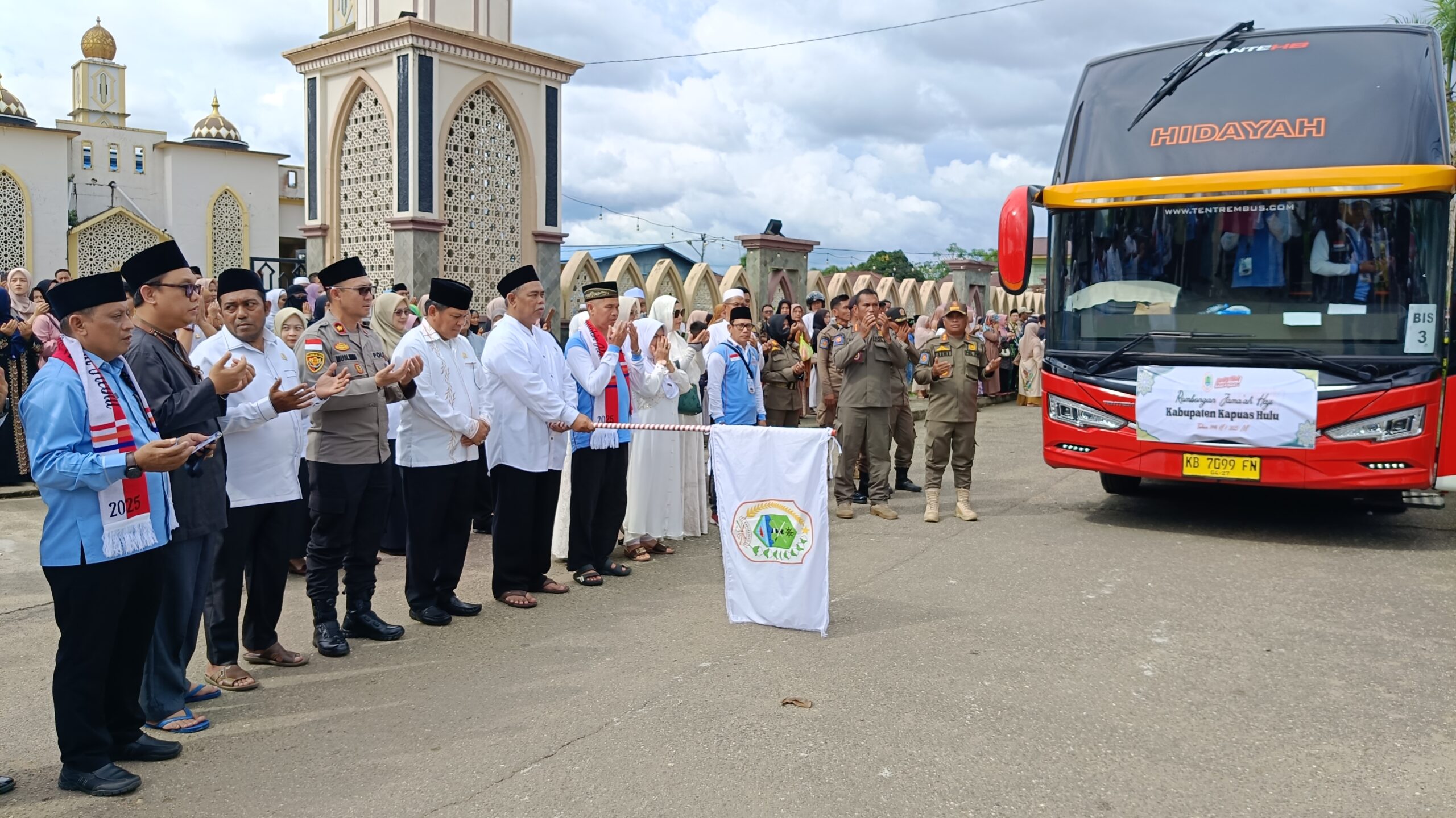 Proses pelepasan jemaah haji Kabupaten Kapuas Hulu