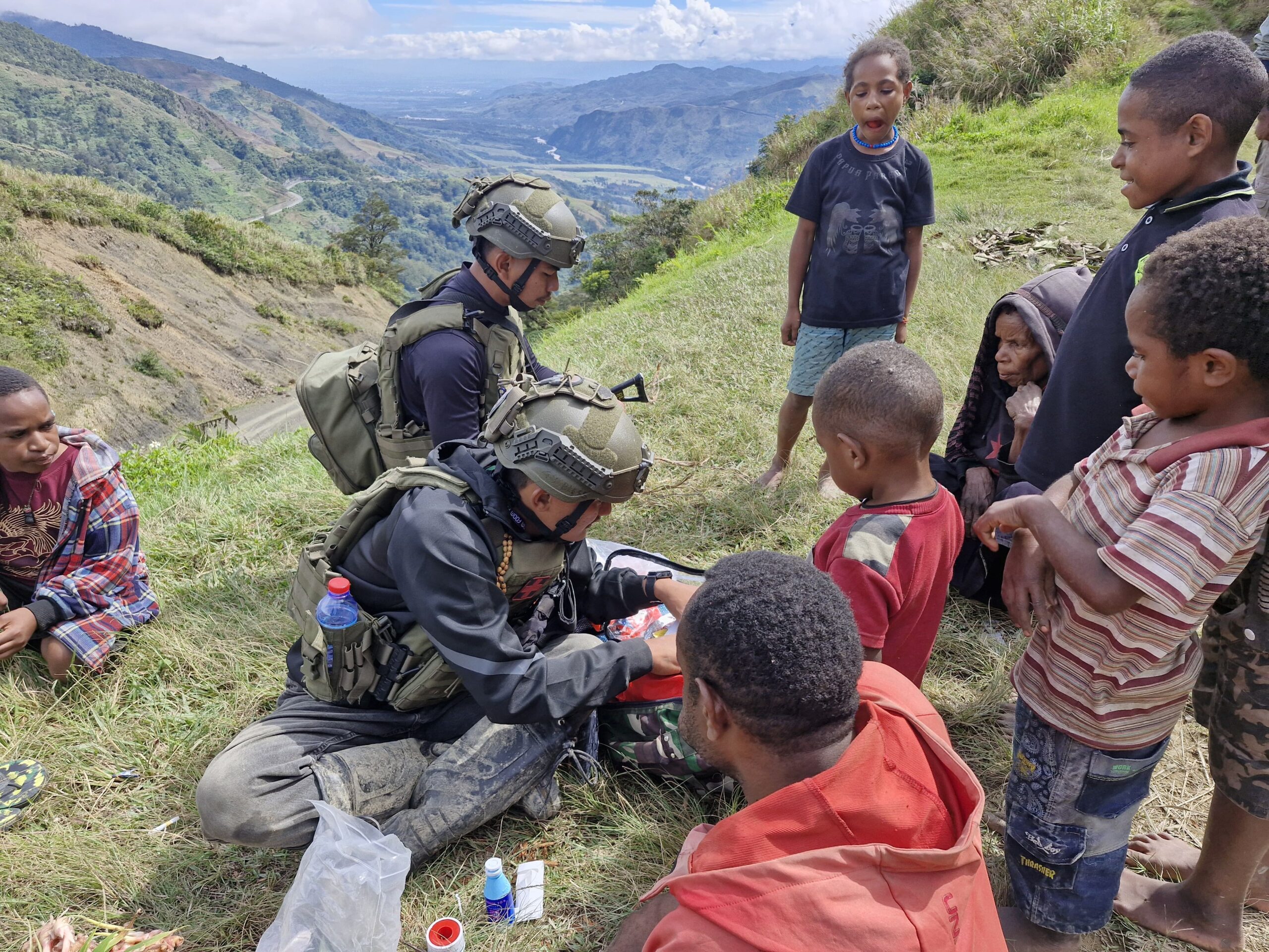Pelayanan kesehatan terhadap warga Papua gang dilakukan TNI. Ist 