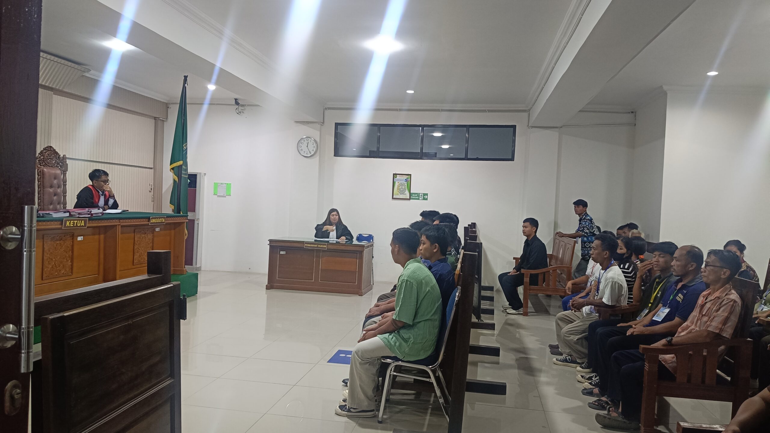 Suasana persidangan kasus PETI Penemur Boyan Tanjung di Pengadilan Negeri Putussibau