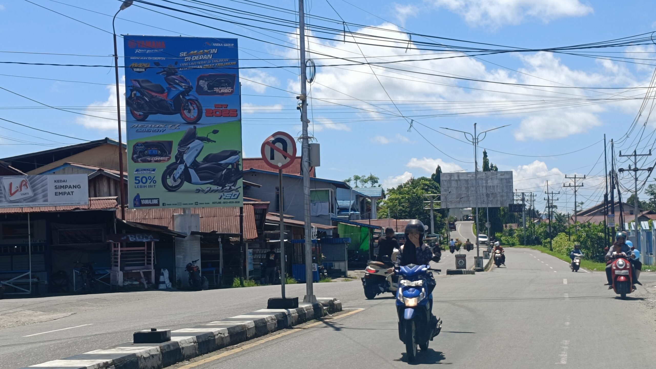 Salah satu reklame yang dikelola Pemkab Kapuas Hulu dalam meningkatkan PAD