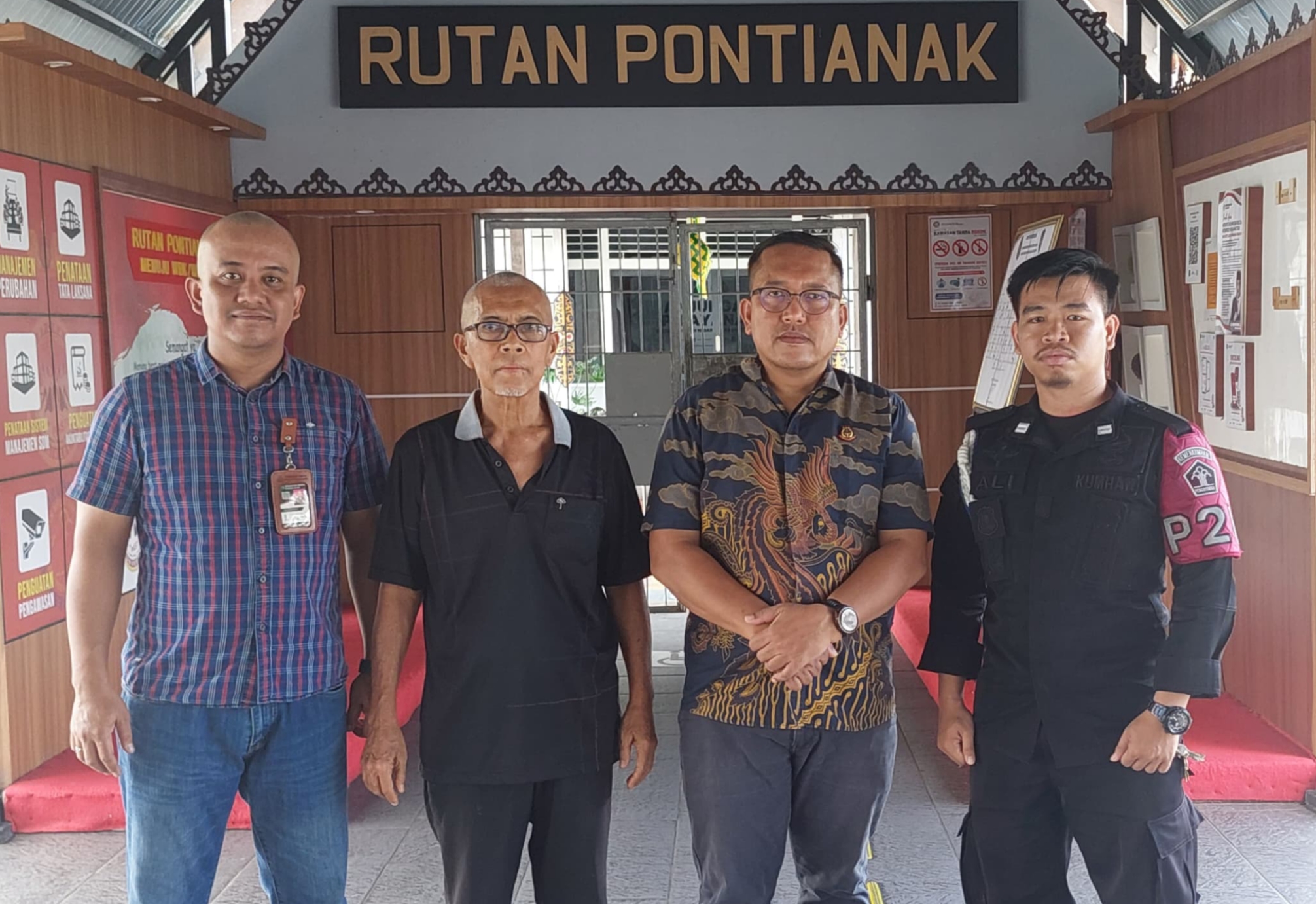 Jaksa Kejari Kapuas Hulu saat mengeksekusi terpidana kasus korupsi Kapal Silat Hilir 