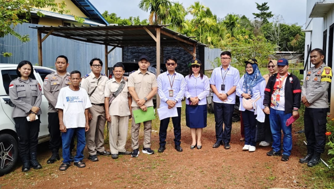 Pengadilan Negeri Putussibau saat melakukan pemeriksaan setempat terhadap sengketa tanah di Sibau Hilir
