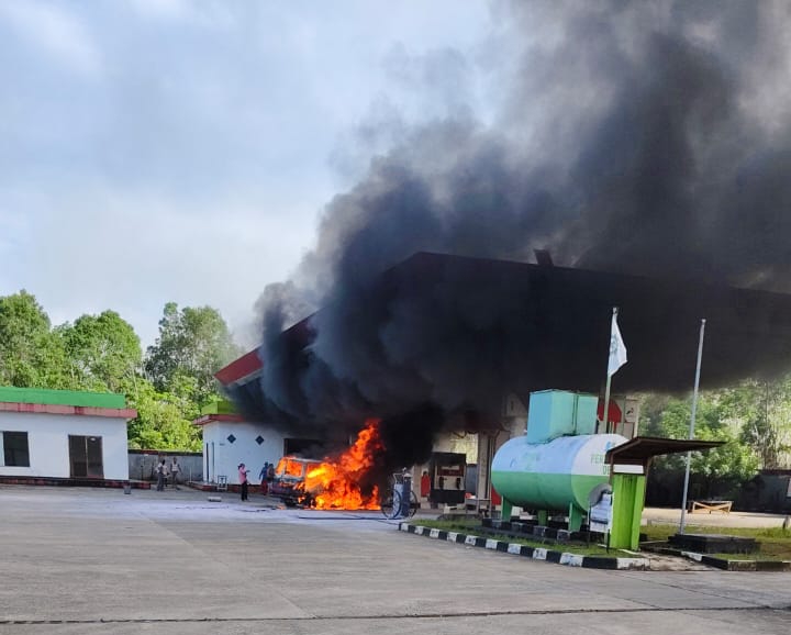Suasana kebakaran di SPBU Tekudak Kalis