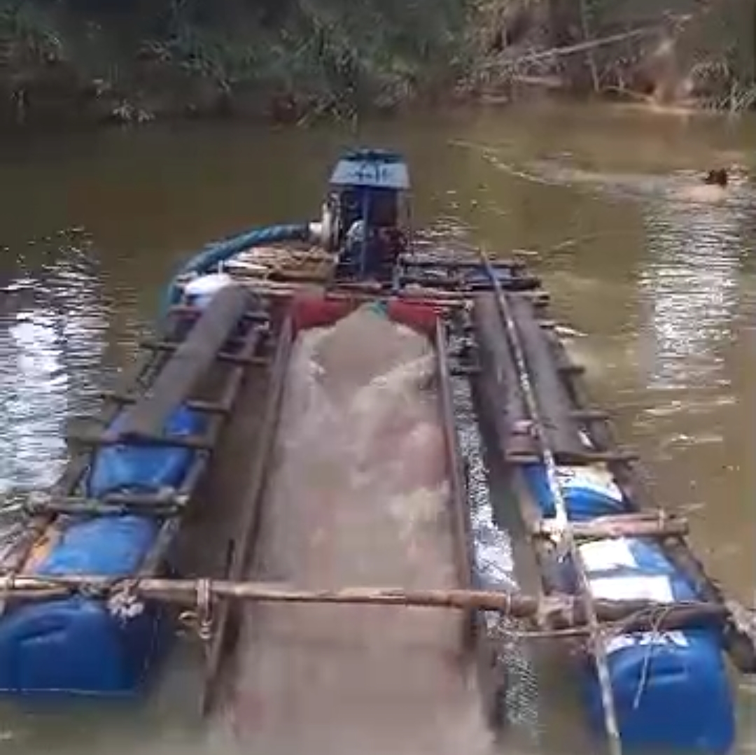 Aktivitas PETI di Sungai Empanang Kecamatan Empanang ini membuat masyarakat resah karena diduga menggunakan merkuri