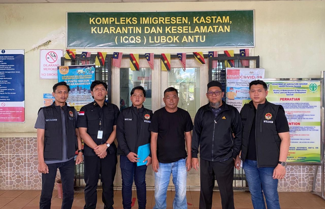 AA WNA asal Malaysia saat dideportasi oleh Imigrasi Putussibau 