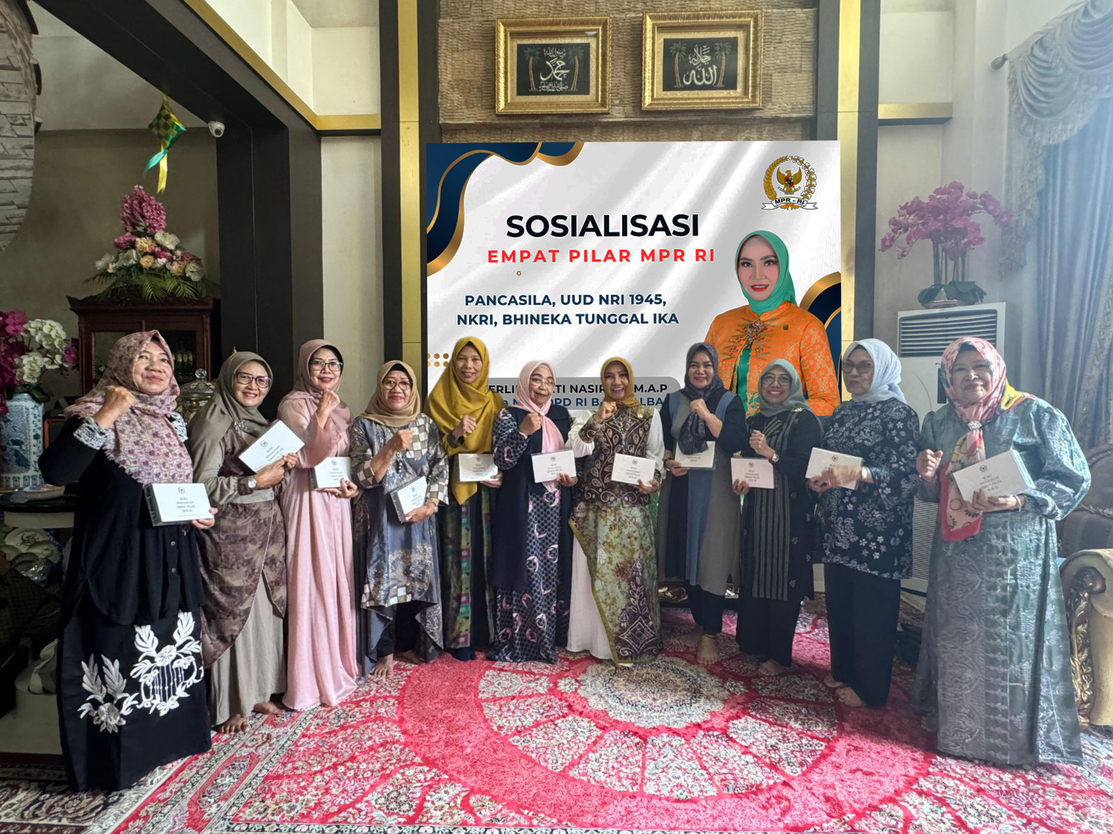 Sosialisasi 4 pilar kebangsaan yang dilakukan oleh anggota MPR RI Erlinawati bersama organisasi perempuan di Kalbar