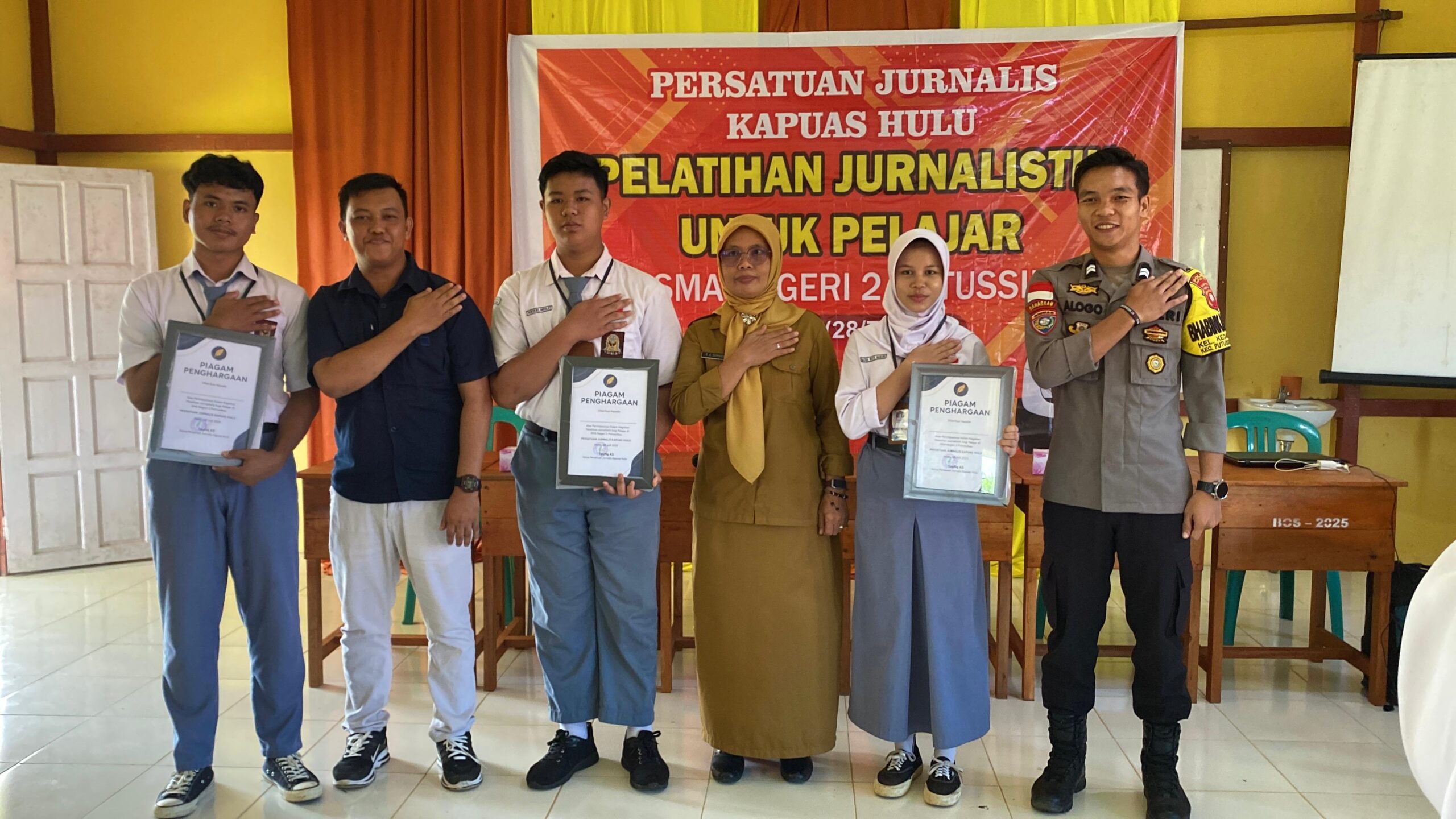 Kegiatan Pelatihan Jurnalistik di SMAN 2 Putussibau yang digelar Persatuan Jurnalis Kapuas Hulu 