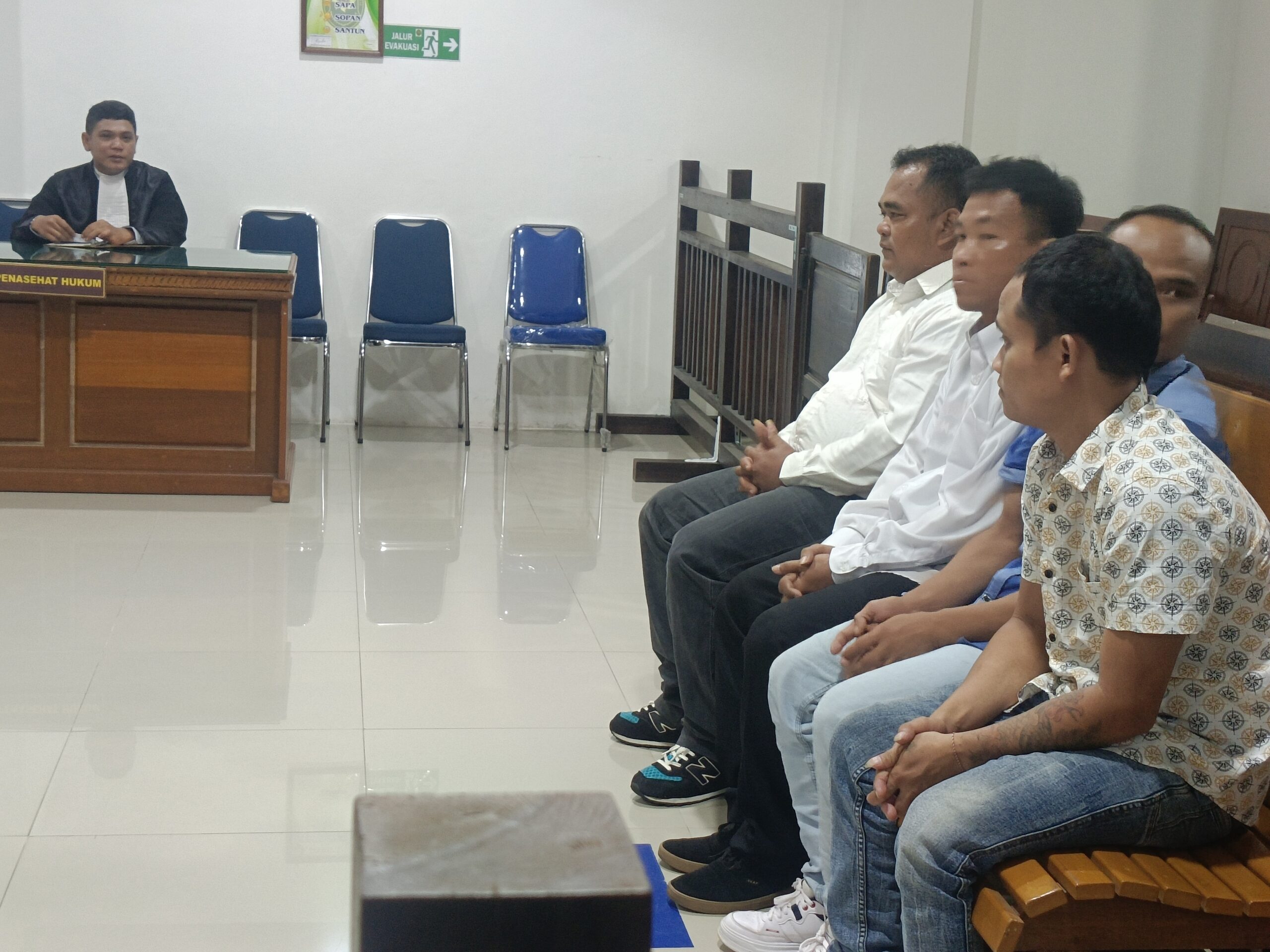Keempat terdakwa kasus sabu 20 Kilogram saat menjalani persidangan di PN Putussibau