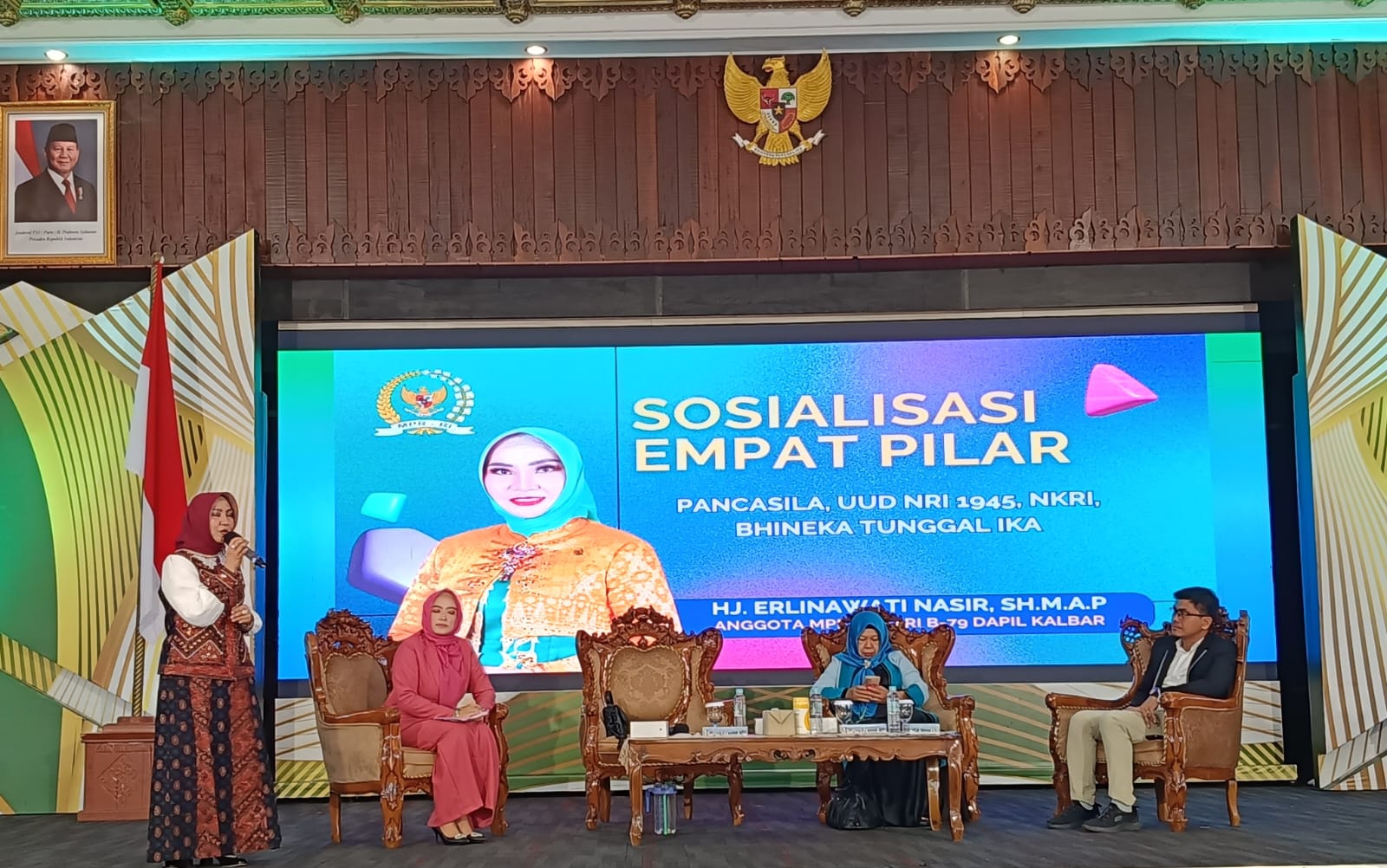 Anggota MPR RI, Erlinawati menggelar kegiatan Sosialisasi Empat Pilar MPR RI, Selasa (29/7) bertempat di Pendopo Gubernur Kalimantan Barat