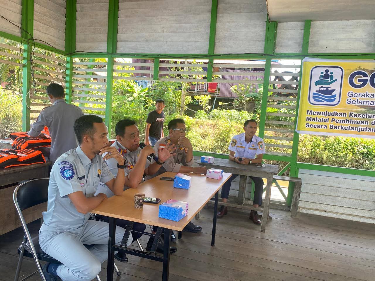 Sosialisasi Gerakan Operator Selamat dilakukan Dishub Kapuas Hulu kepada Driver dan Motoris