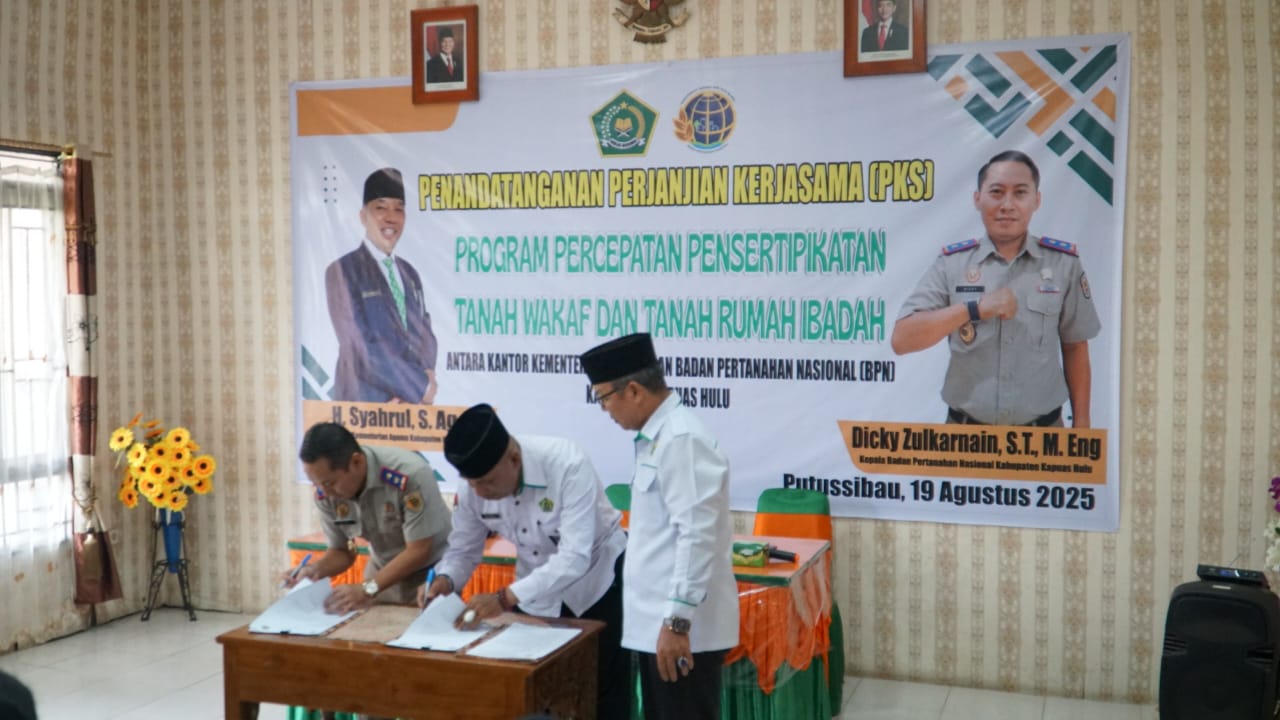 Penandatanganan MoU dan PKS percepatan sertifikasi tanah wakaf dan rumah ibadah antara BPN dan Kemenag Kapuas Hulu