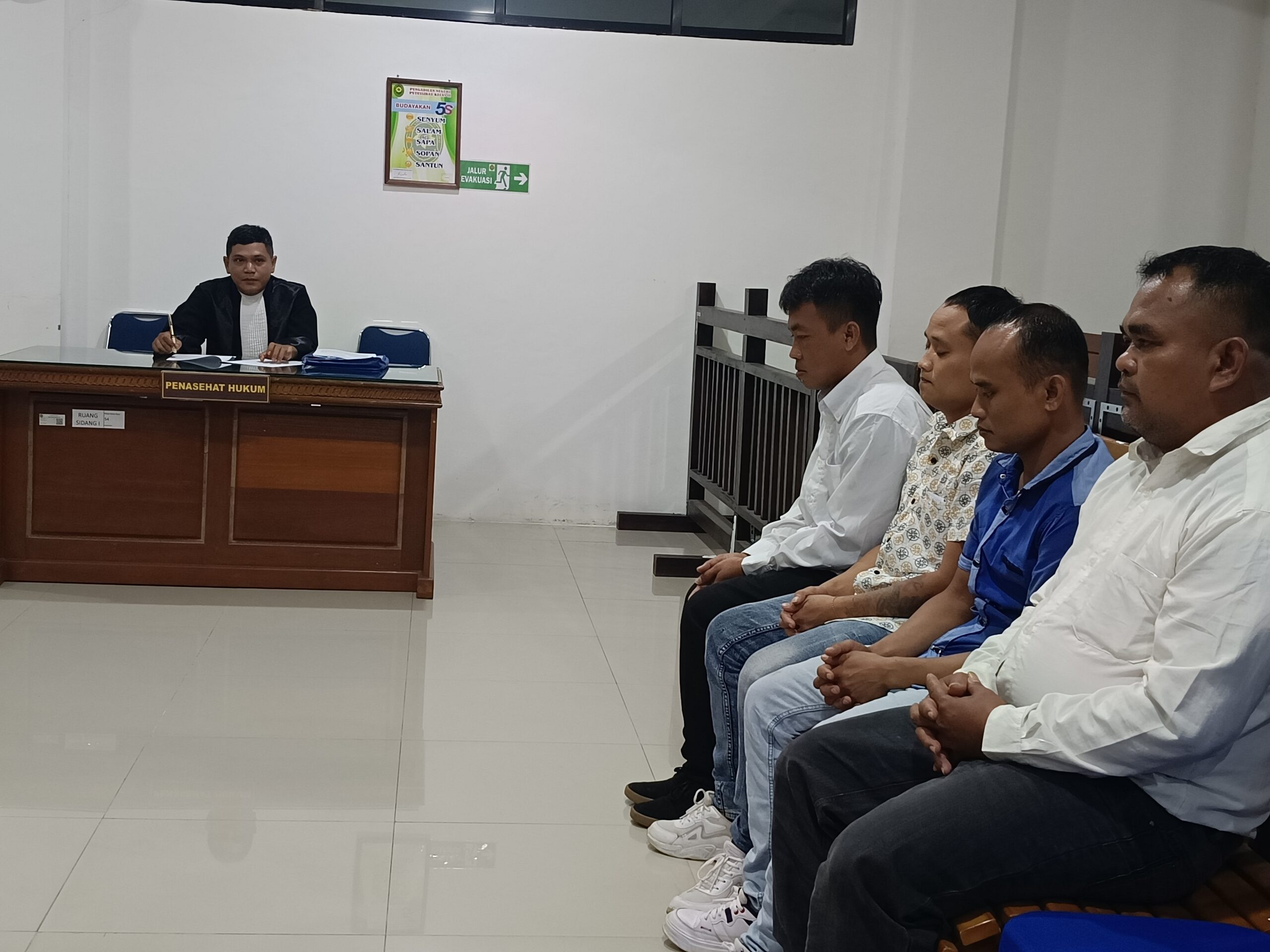 Suasana persidangan perkara sabu 20 Kilogram di Pengadilan Negeri Putussibau