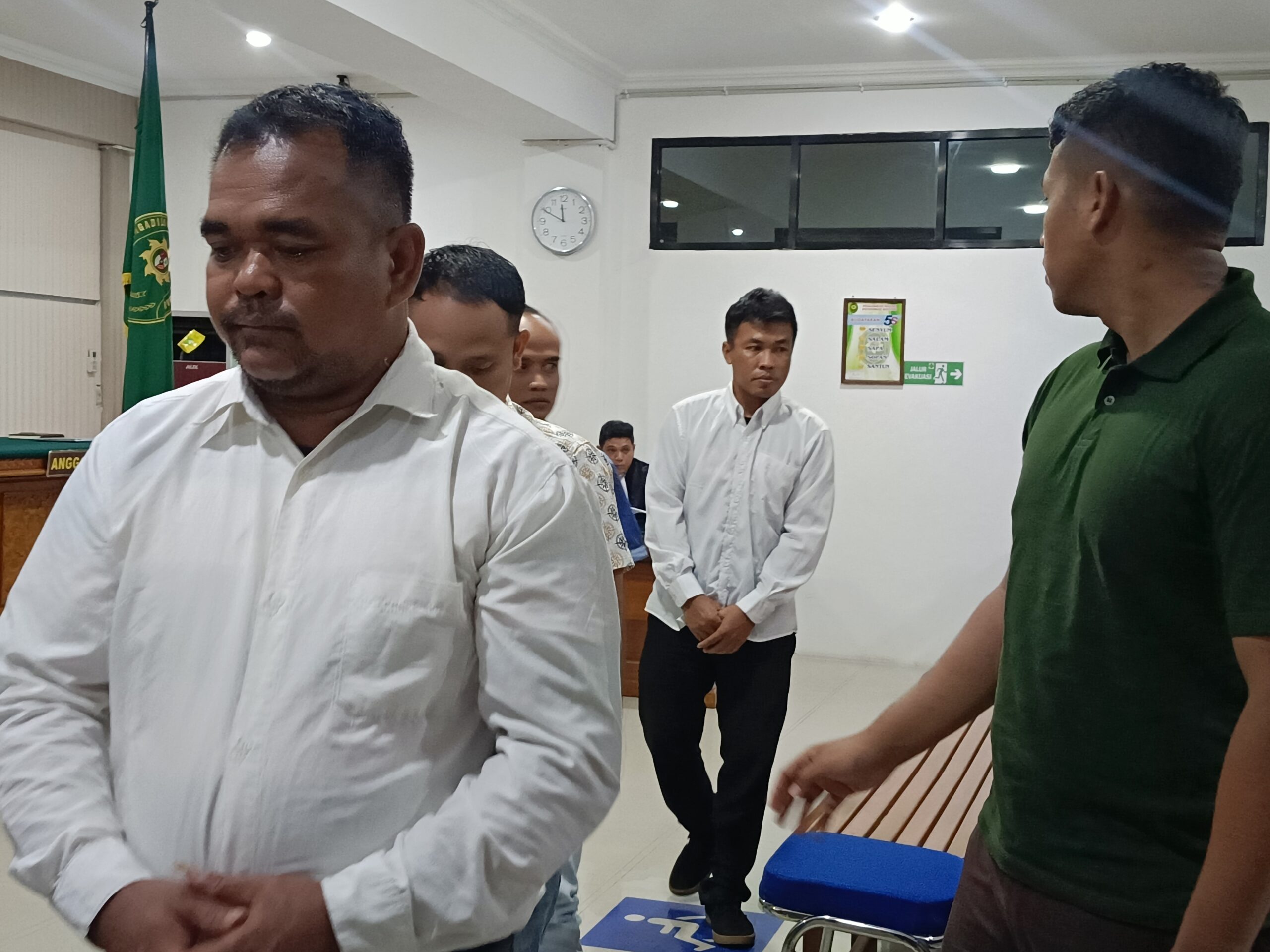 Empat terdakwa kasus Sabu 20 Kilogram saat menjalani persidangan di Pengadilan Negeri Putussibau