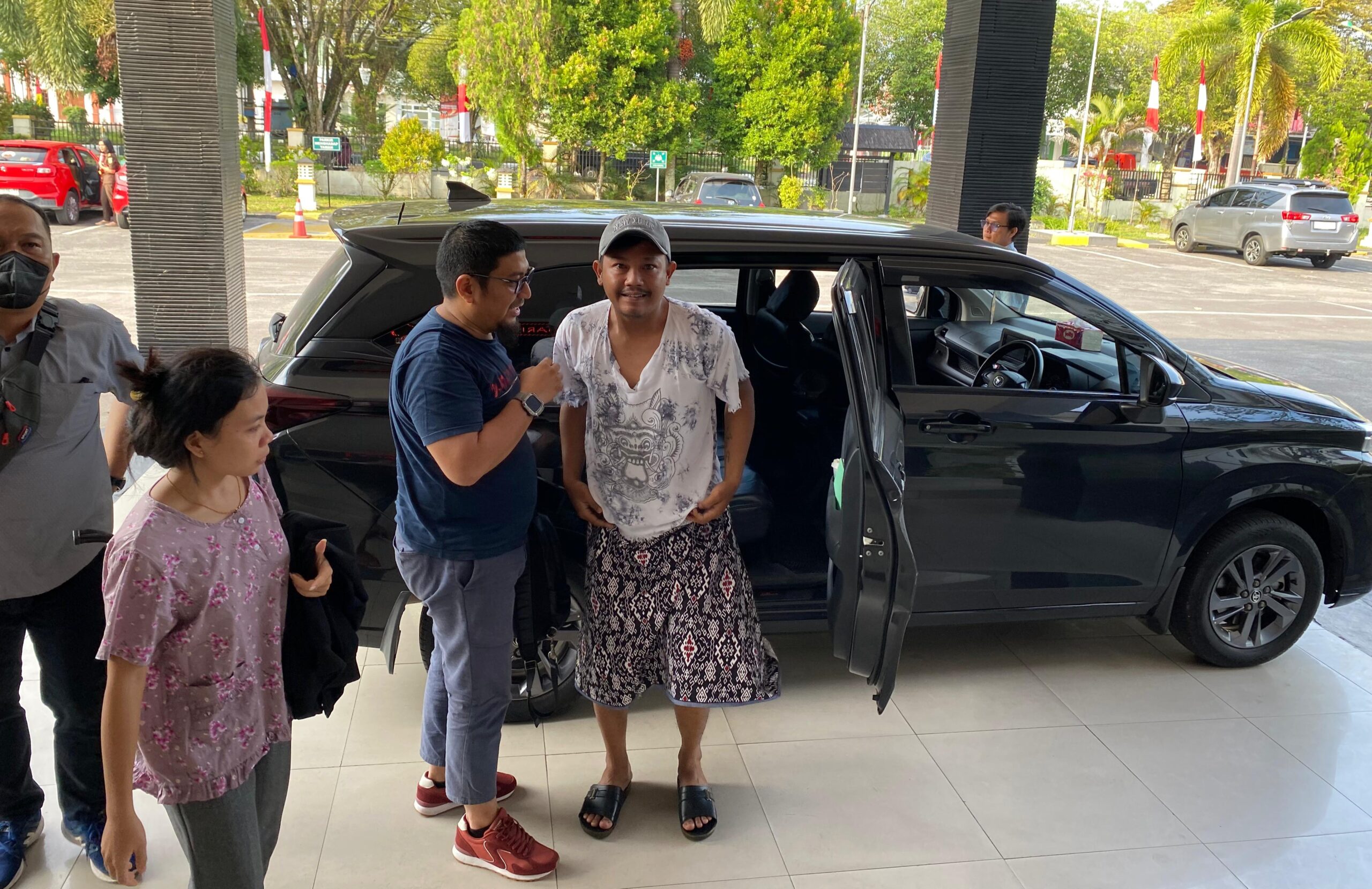 Terpidana kasus narkotika Jhon Fery Samosir saat dibawa dibawa ke Kejaksaan Negeri Palangkaraya untuk menjalani proses eksekusi