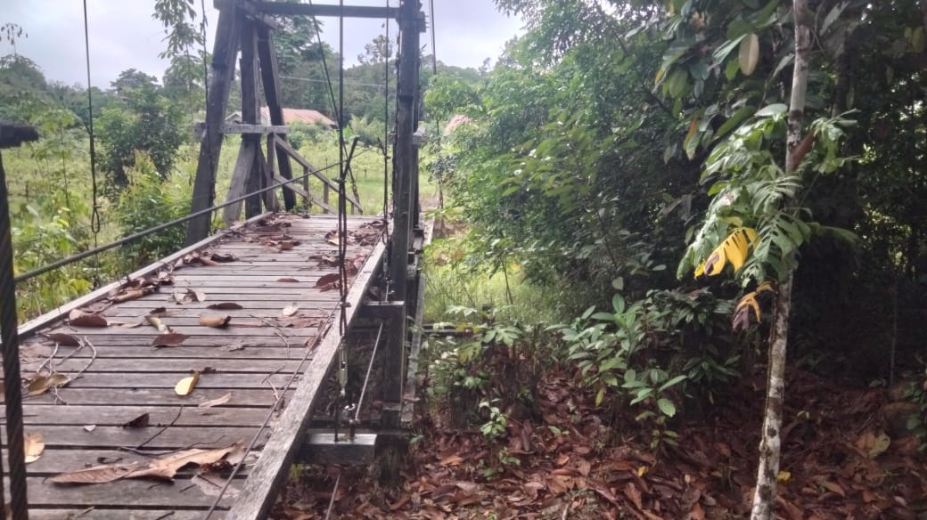 Inilah jembatan gantung di Desa Nanga Nyabau Kecamatan Putussibau Utara yang dituding pembangunanya mangkrak. Pembangunan jembatan gantung ini dibangun melalui dana aspirasi anggota DPRD Kapuas Hulu