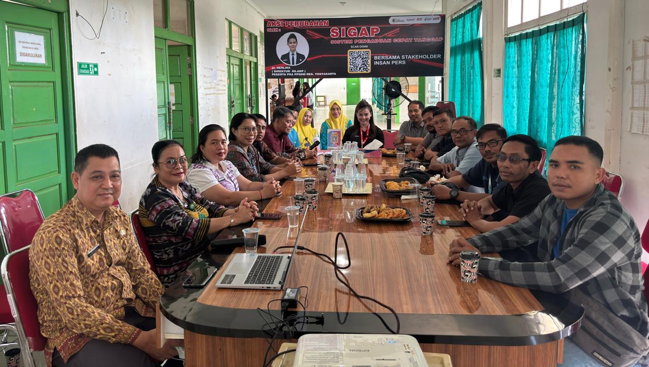 Bersama insan pers Direktur RSUD Ahmad Diponegoro Putussibau meluncurkan aksi perubahan yang diberi nama SIGAP