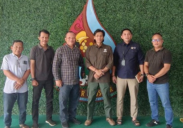 SABER Kalimantan Barat saat mengunjungi TNBKDS untuk berkoordinasi terkait tudingan PT ESR beroperasi di kawasan TNBKDS