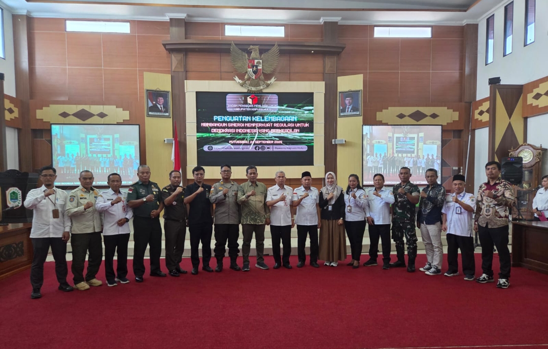 Badan Pengawas Pemilihan Umum (Bawaslu) Kabupaten Kapuas Hulu, menggelar kegiatan penguatan kelembagaan dengan tema membangun sinergi memperkuat regulasi untuk demokrasi Indonesia yang berkeadilan